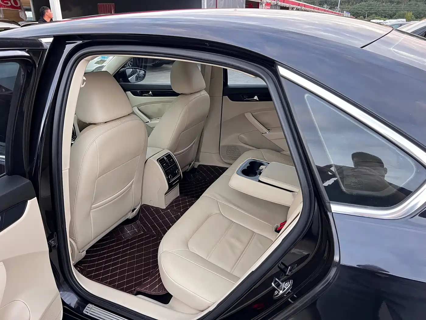 Volkswagen Passat 2014 1.8TSI DSG Executive Edition фото 12