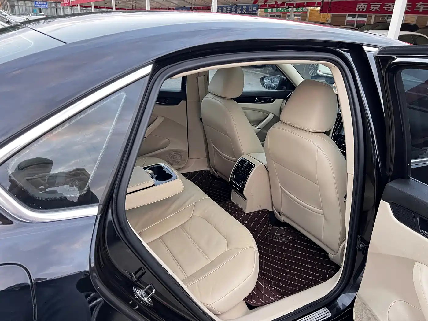 Volkswagen Passat 2014 1.8TSI DSG Executive Edition фото 19