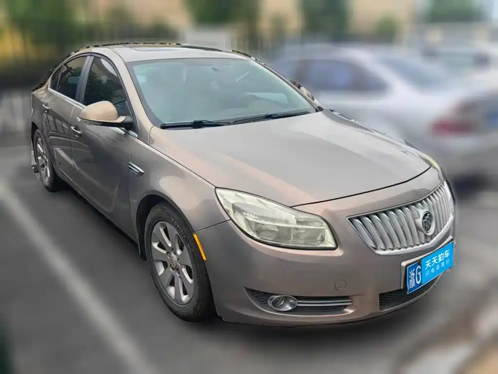 Photo 3 - Buick Regal