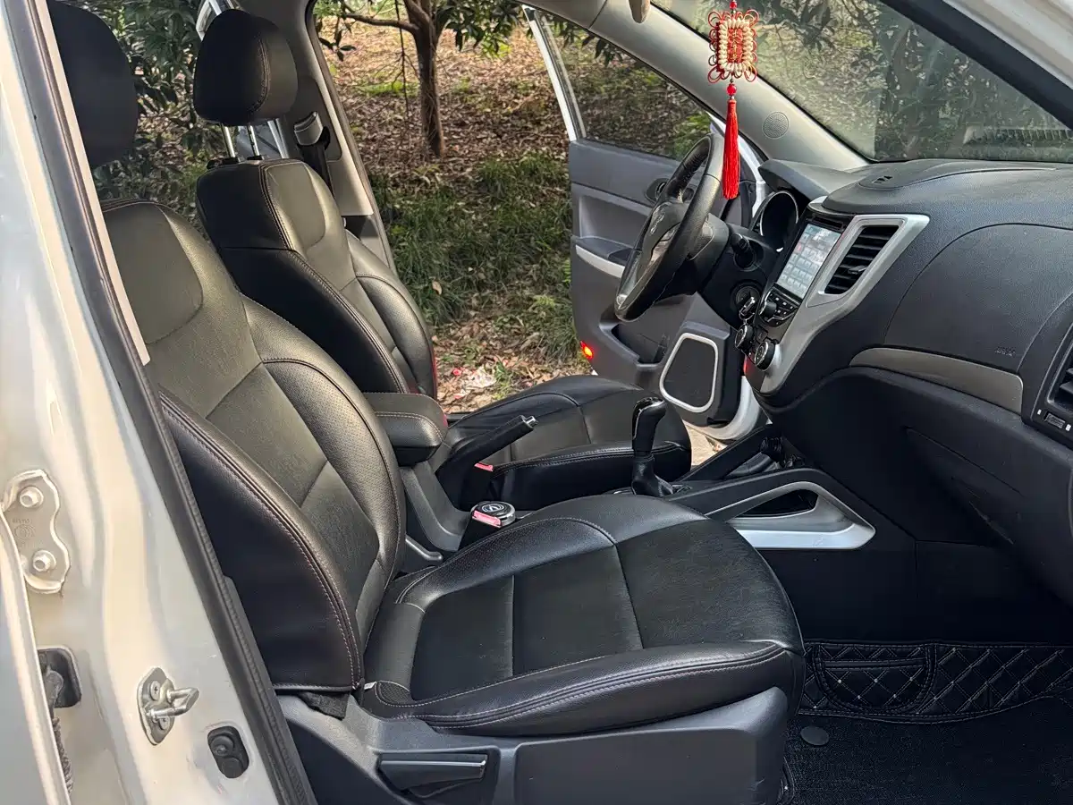 Photo 13 - Changan CS35