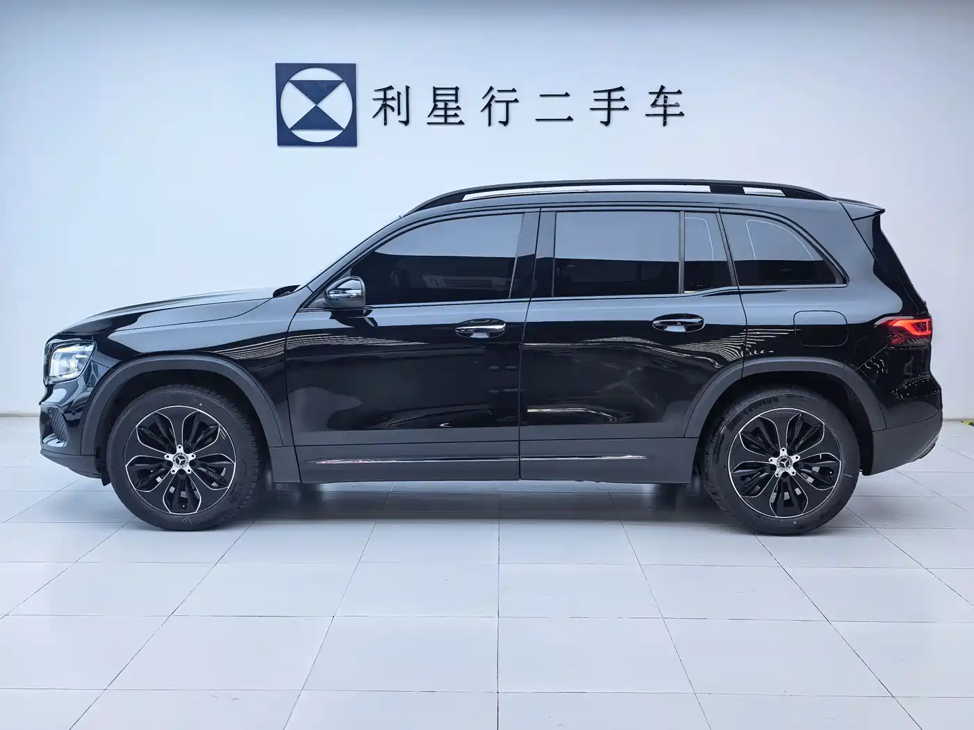 MERCEDES-BENZ GLB