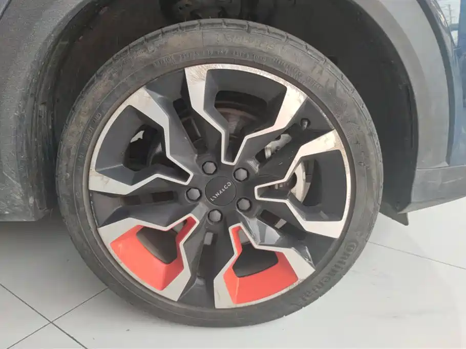 Lynk & Co 06 2020 1.5T Halo фото 6