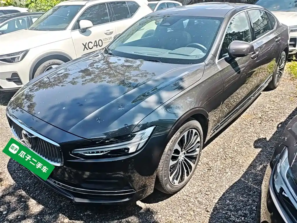 Volvo S90 2024 B5 Momentum Luxury Edition