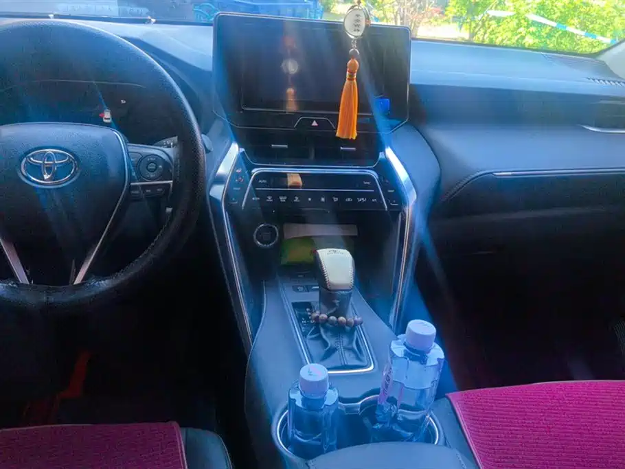 Toyota Venza 2022 2.0L CVT 2WD Luxury фото 12