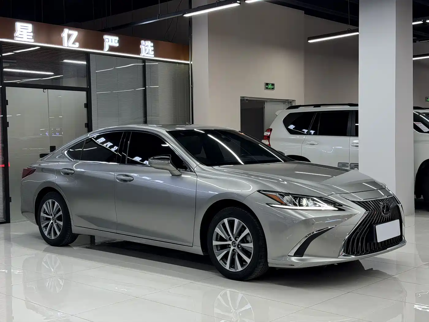 Lexus ES 2020 200 Excellence фото 3