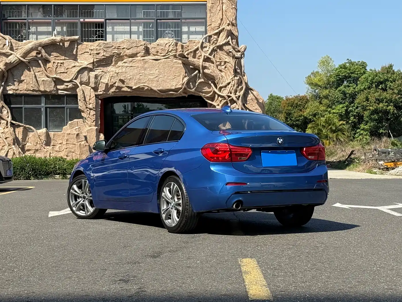 BMW 1 Series 2017 118i Sport фото 3
