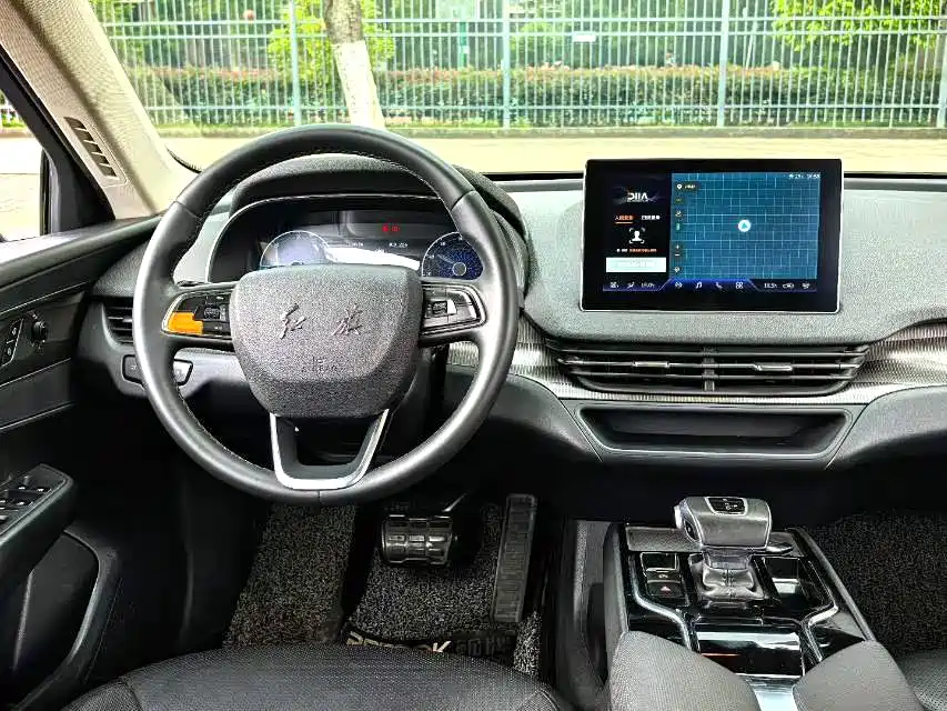 Hongqi E-QM5 2022 431km Charging Enjoyment Edition фото 8