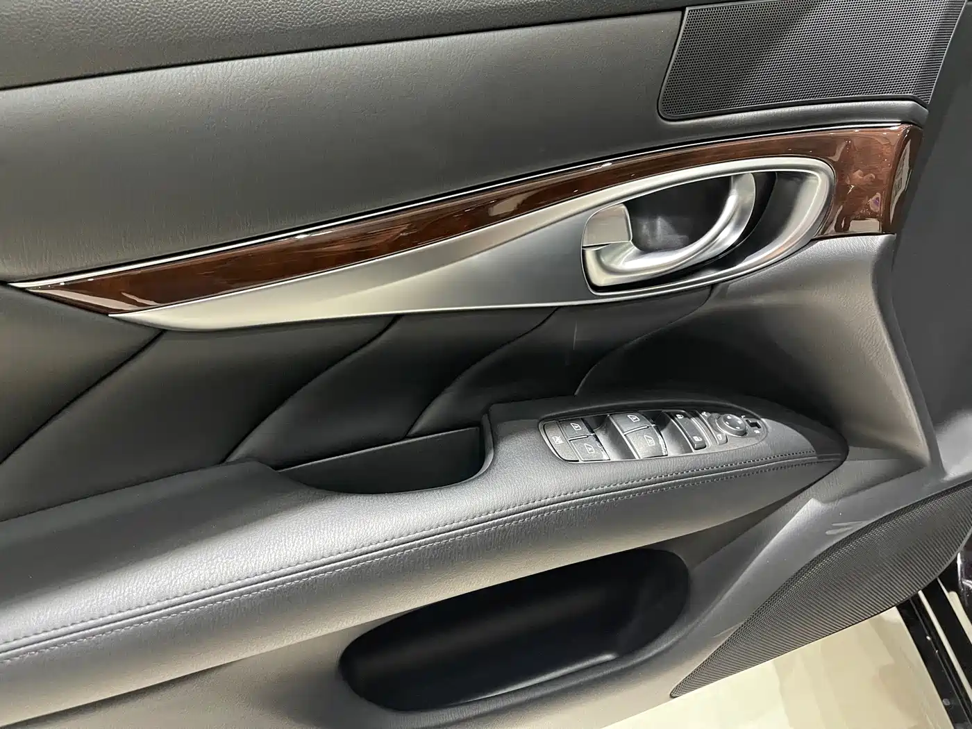 Infiniti Q70 2017 Q70L 2.5L Enjoyment Edition фото 7