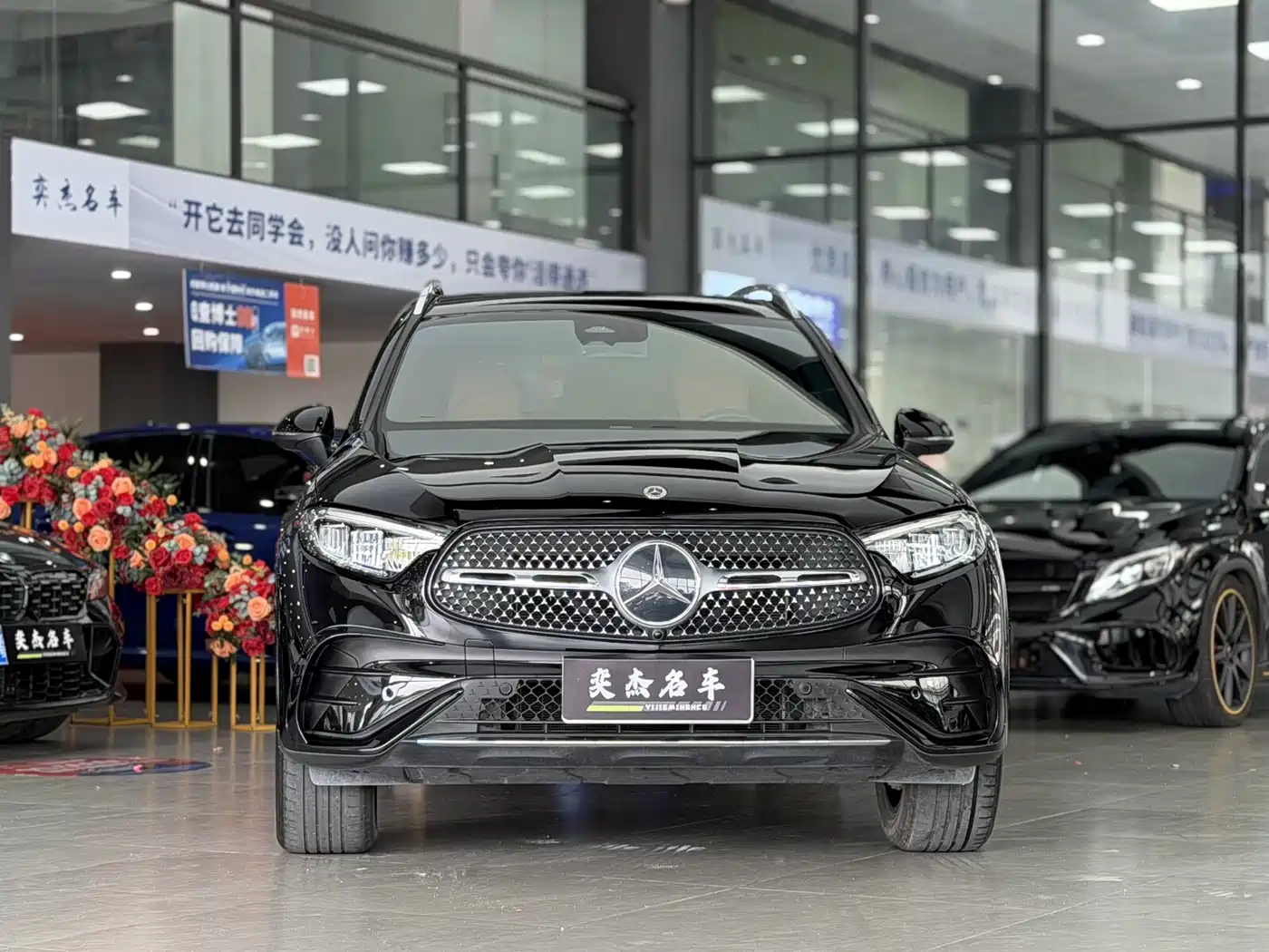 Mercedes-Benz GLC 2023 Facelift GLC 260 L 4MATIC Luxury 7-Seater фото 2