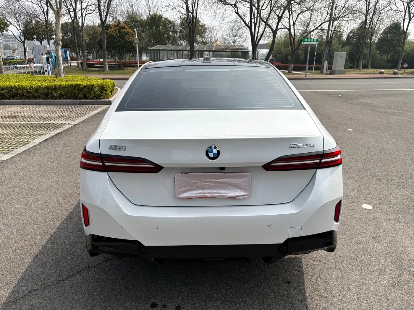 BMW 5 Series 2025 530Li Leading M Sport Package фото 11
