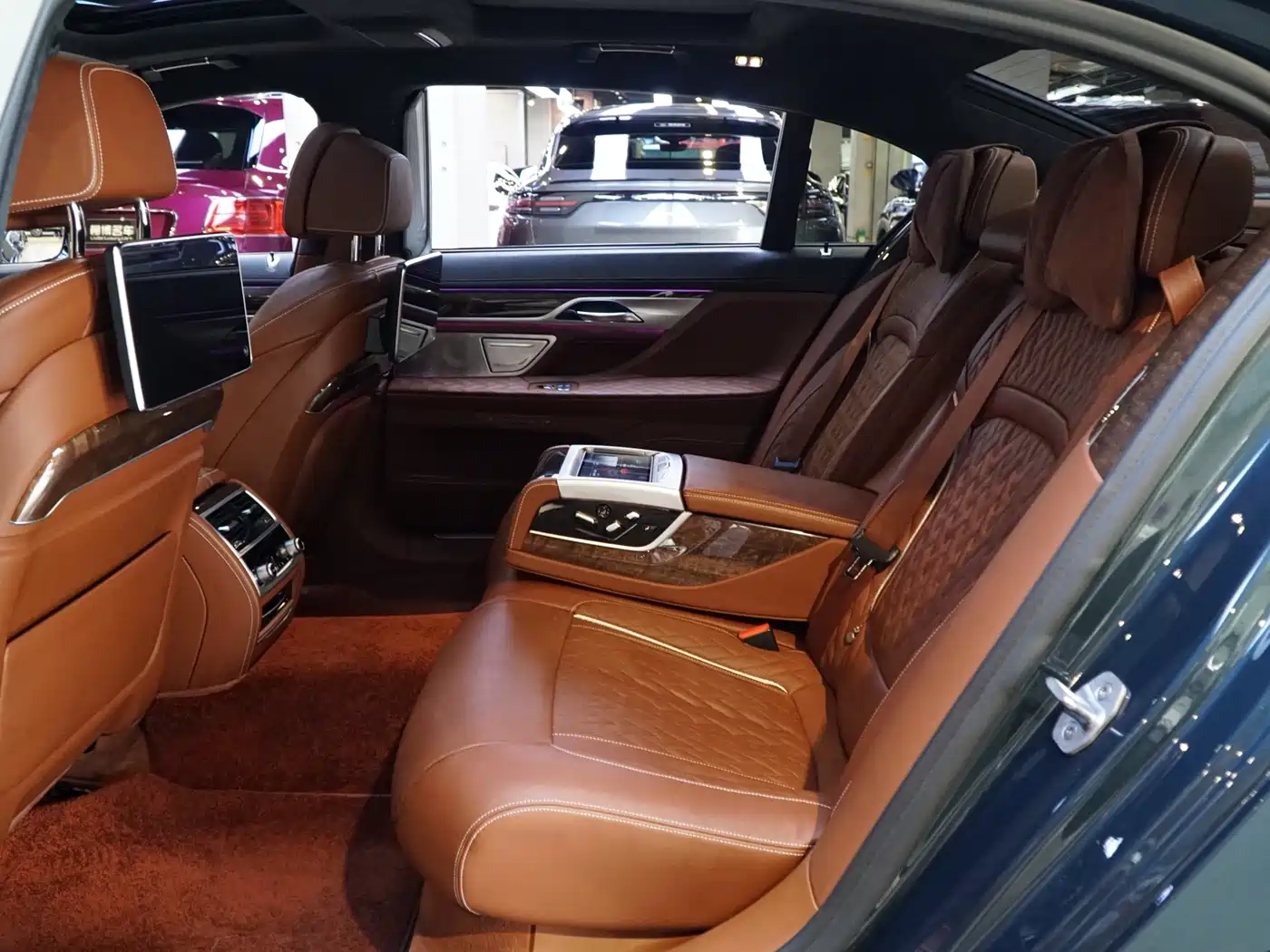 BMW 7 Series 2019 740Li xDrive Executive M Sport Package фото 6