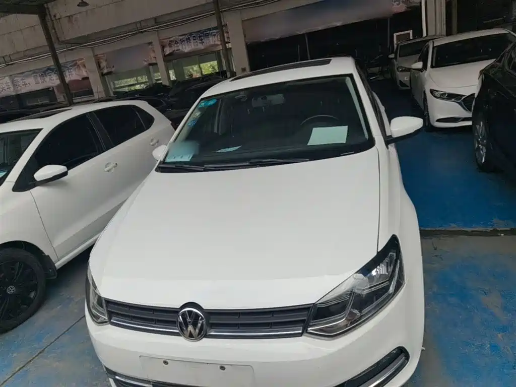 Volkswagen Polo 2016 1.6L Automatic Comfort фото 3