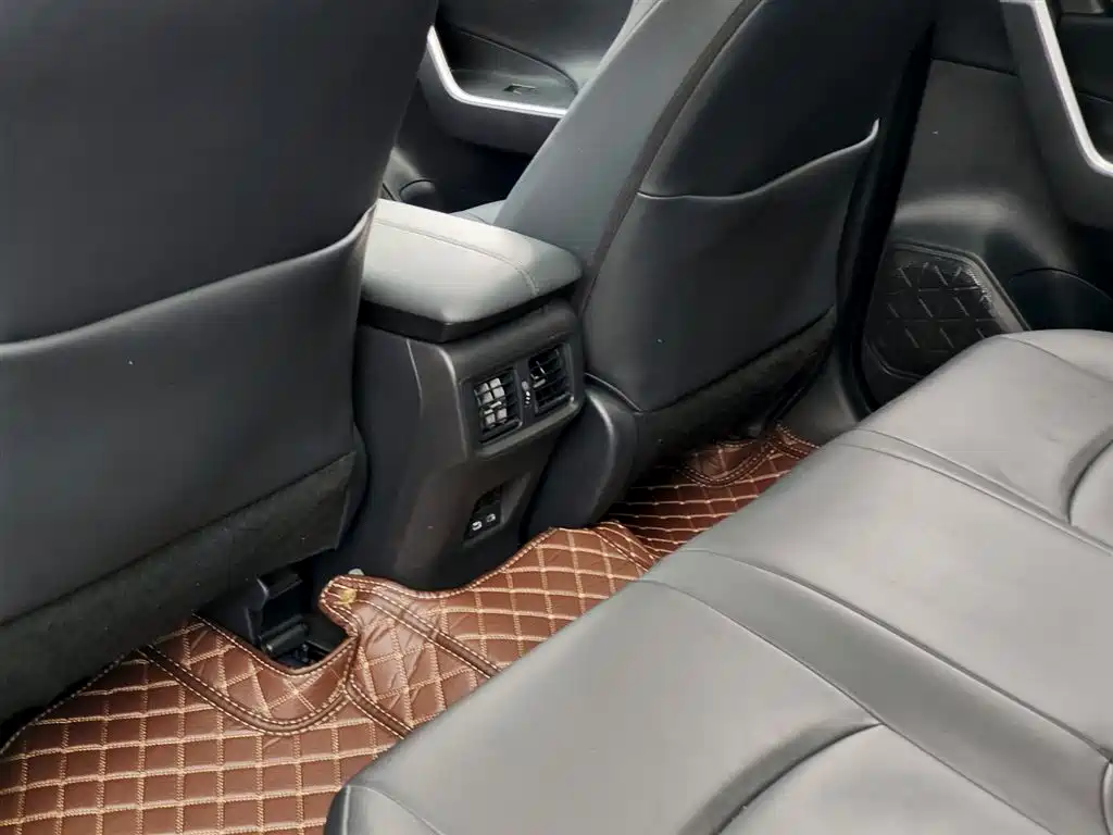 Toyota Wildlander 2023 2.0L CVT FWD Luxury PLUS фото 9