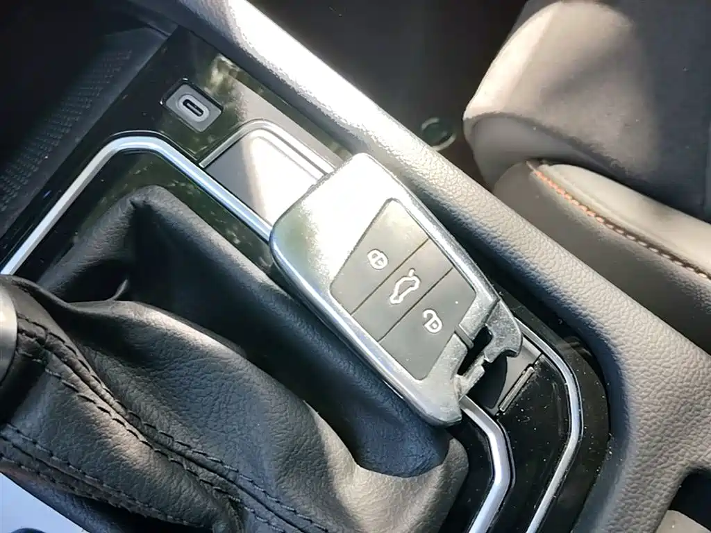 Volkswagen Magotan 2021 330TSI DSG 30th Anniversary Edition фото 9