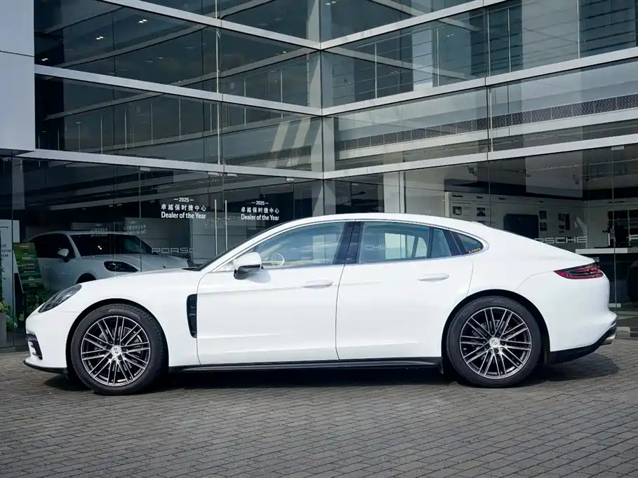 Porsche Panamera 2017 Panamera 3.0T фото 2