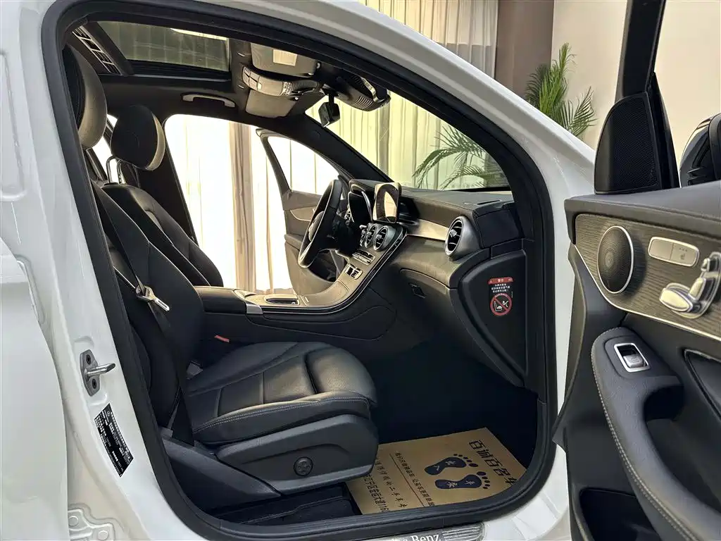 Mercedes-Benz GLC Coupe 2023 Model GLC 300 4MATIC Coupe SUV фото 11