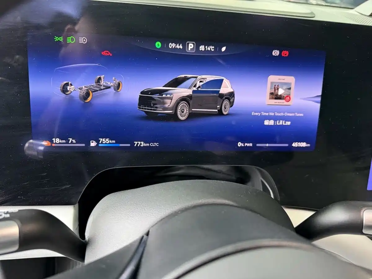 AITO Wenjie AITO M9 2024 Range Extender Max Edition 42kWh 6-seater фото 9