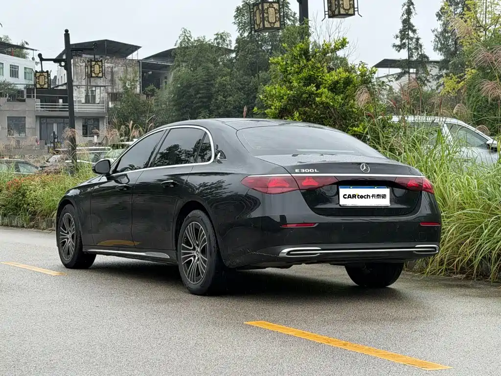 Фото 8 - Mercedes-Benz E-Class