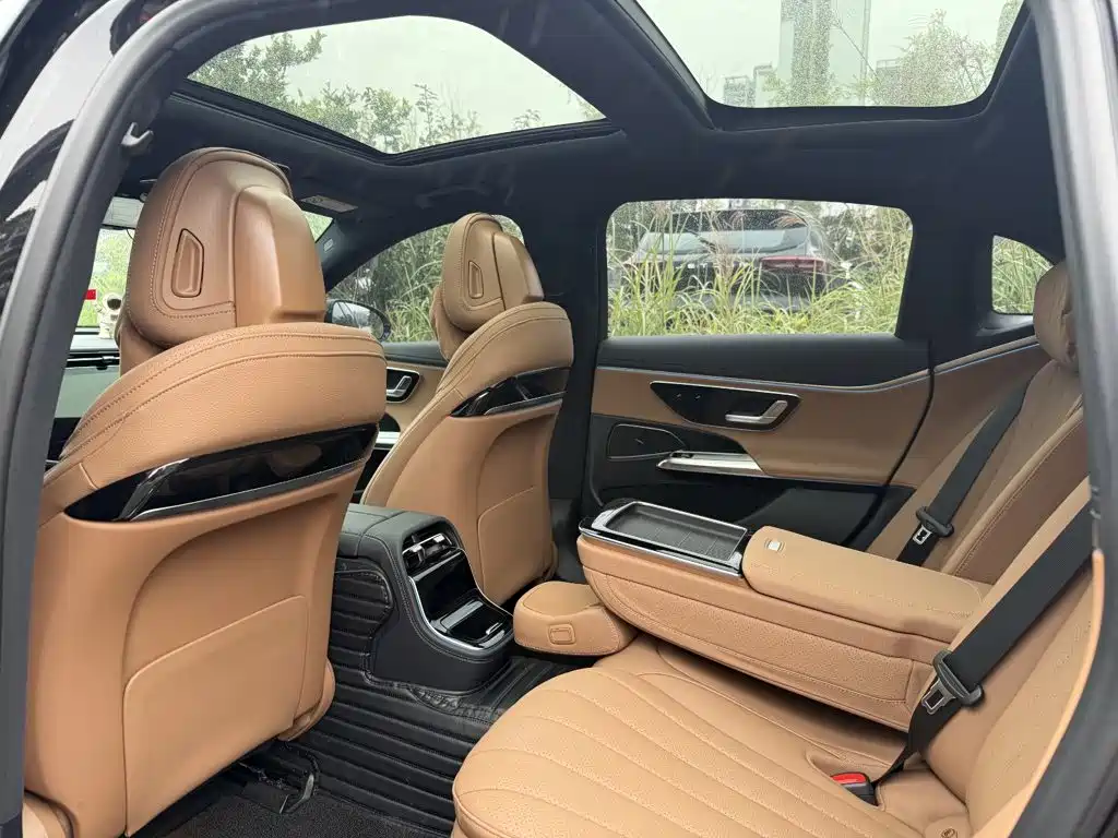 Фото 4 - Mercedes-Benz E-Class