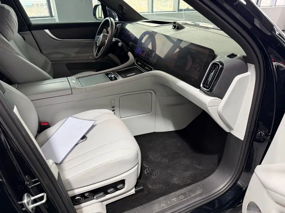 AITO Wenjie AITO M9 2024 Range Extender Max Edition 42kWh 6-seater фото 6