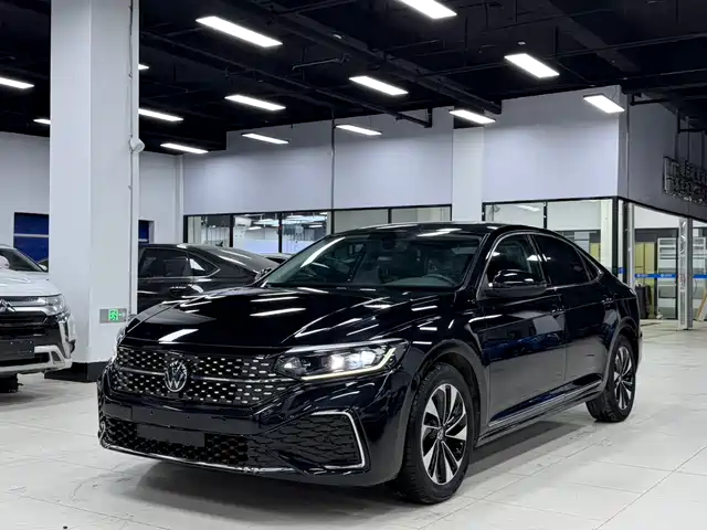VOLKSWAGEN PASSAT 2023