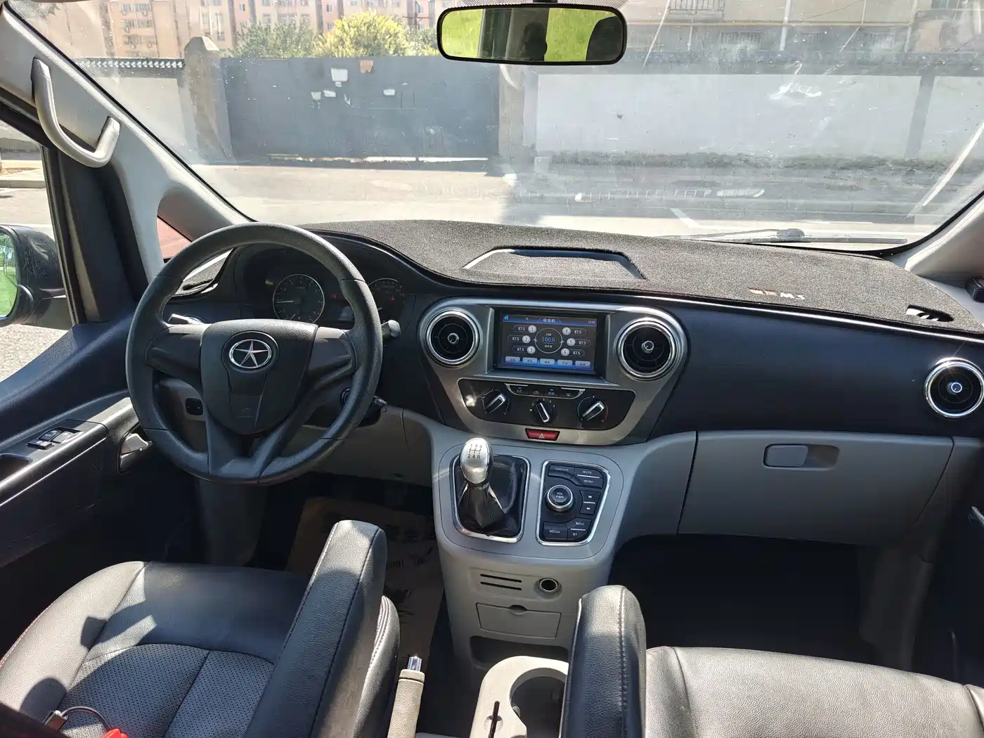 JAC Refine M3 2016 2016 IKEA Edition 1.6L Luxury Smart