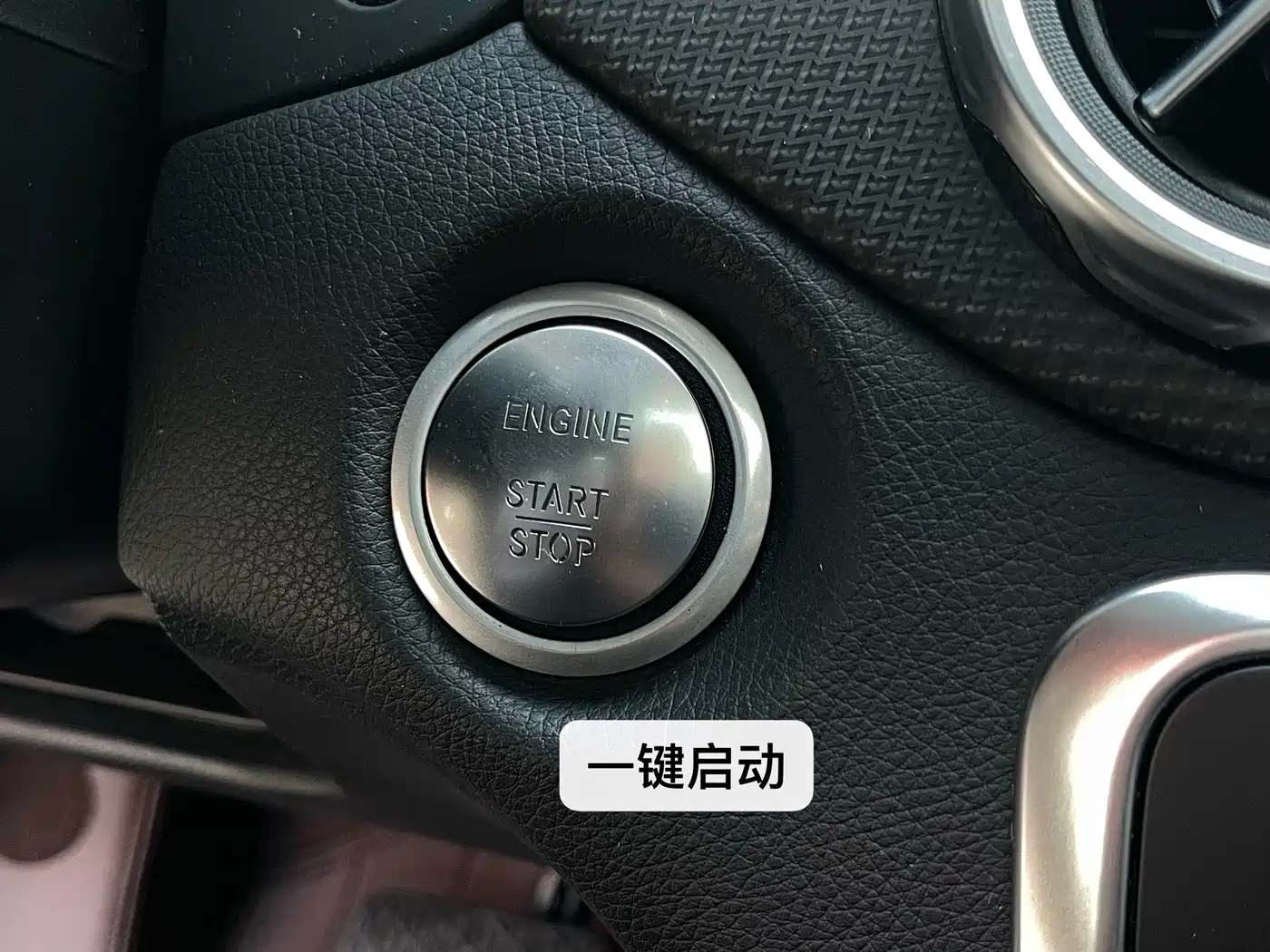 Mercedes-Benz GLA 2018 GLA 220 4MATIC Sport фото 23