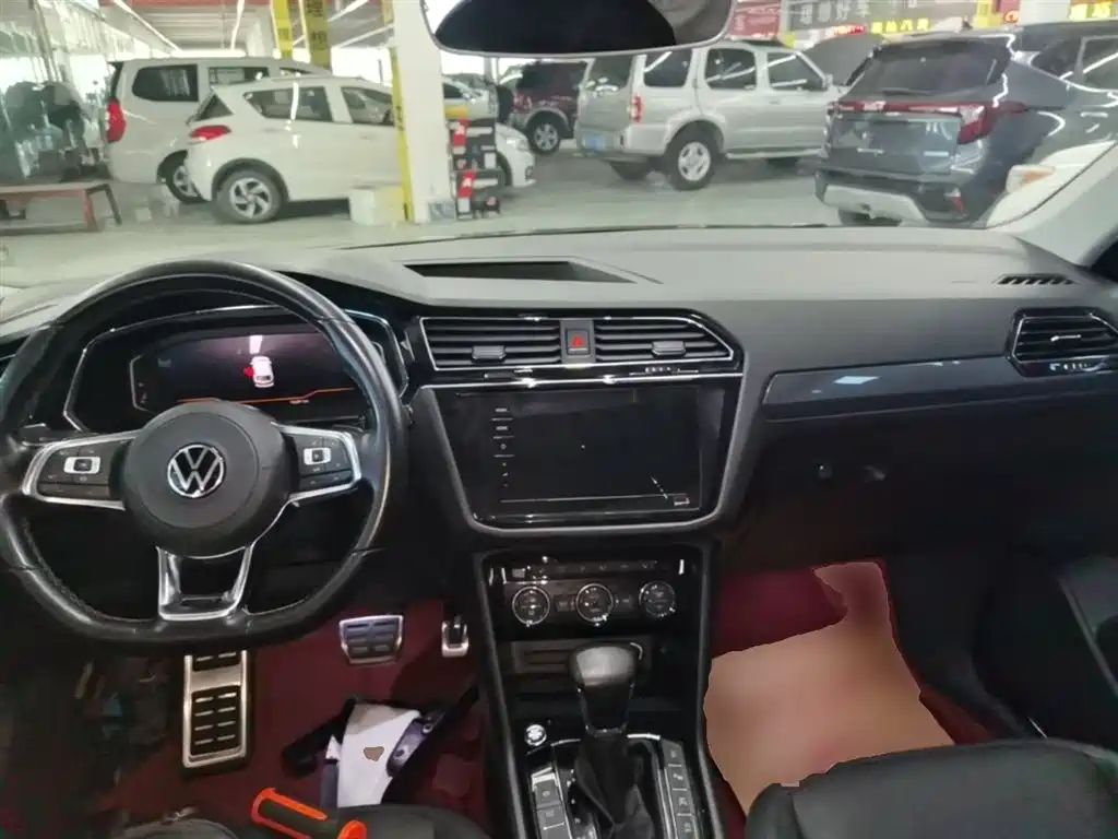 VOLKSWAGEN TIGUAN L