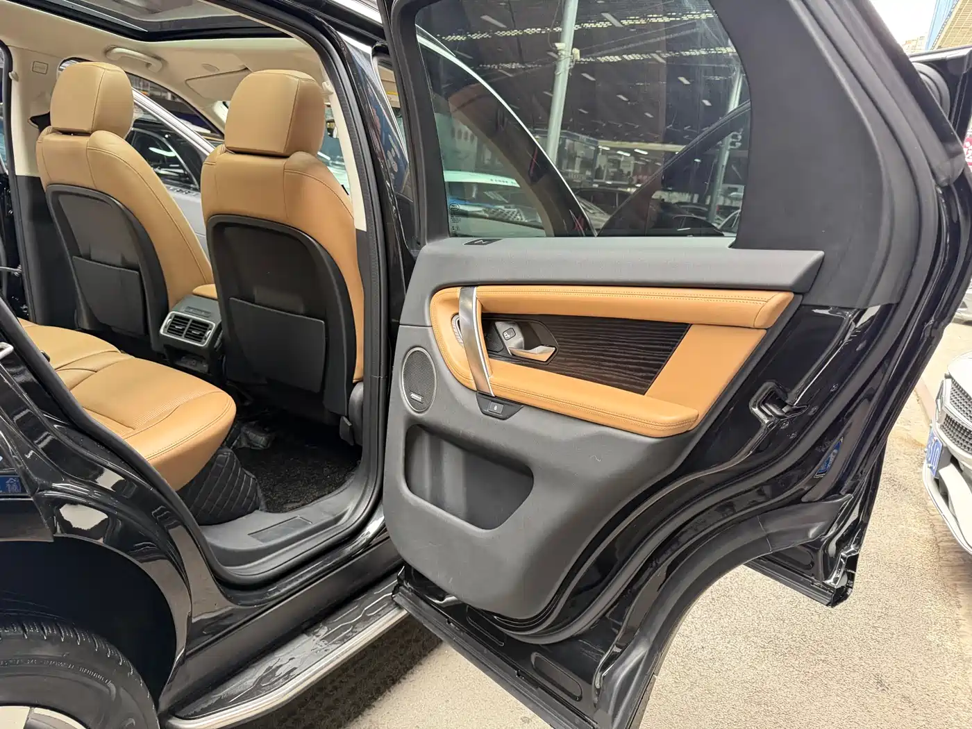 Land Rover Discovery Sport 2024 Luxury Custom Edition фото 23