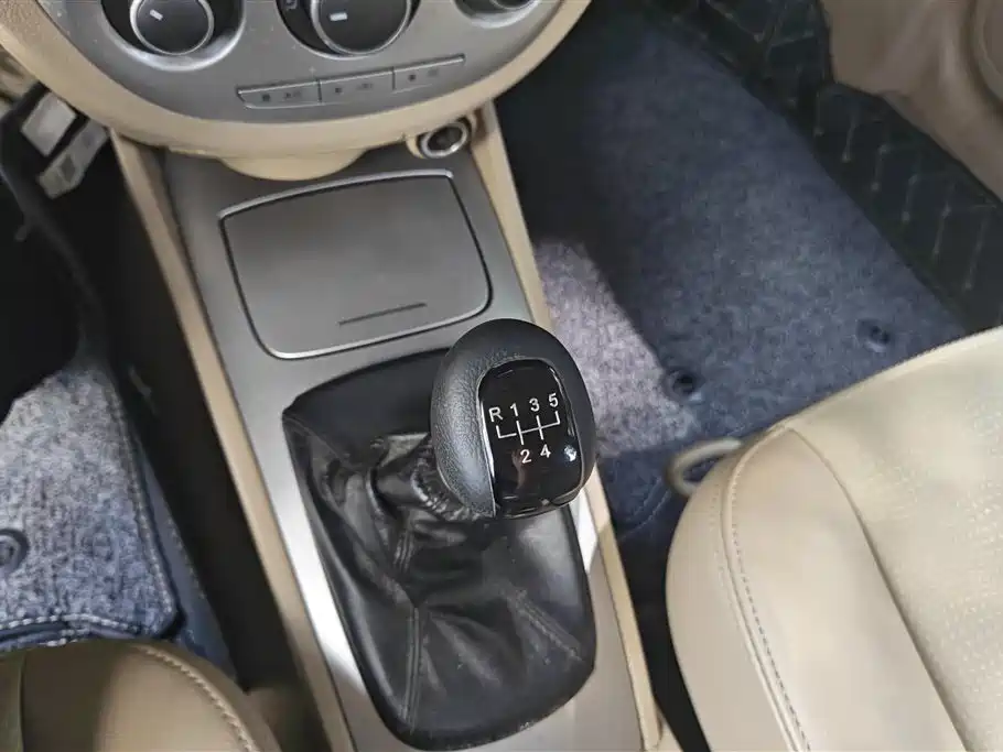 Buick Excelle 2013 1.5L Manual Classic Edition фото 16