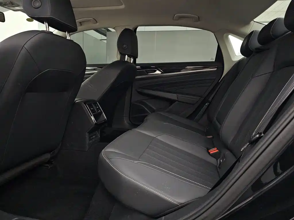 Volkswagen Passat 2024 280TSI Business Edition фото 13