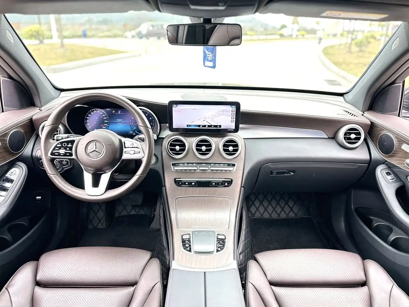 Mercedes-Benz GLC 2020 GLC 260 L 4MATIC Luxury фото 4