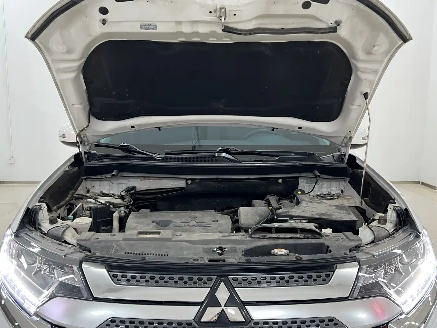 Mitsubishi Outlander 2020 2.0L 2WD Premium 5-seater фото 14