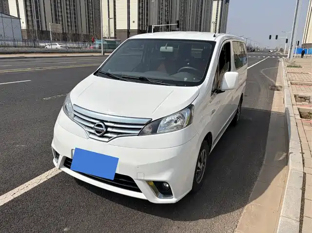 NISSAN NV200