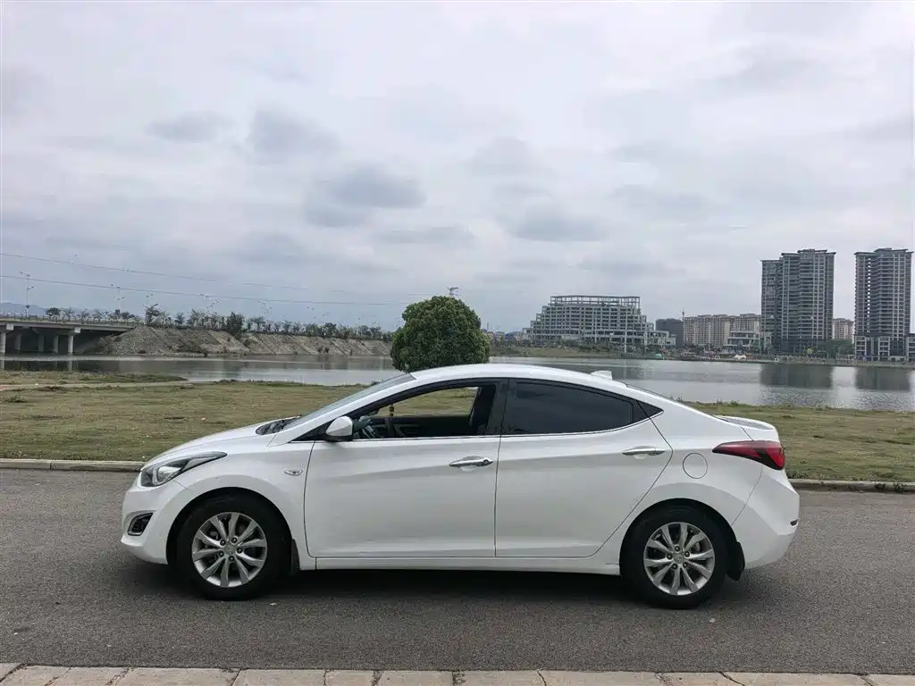 Hyundai Langdong 2016 1.6L Automatic Smart Edition фото 6