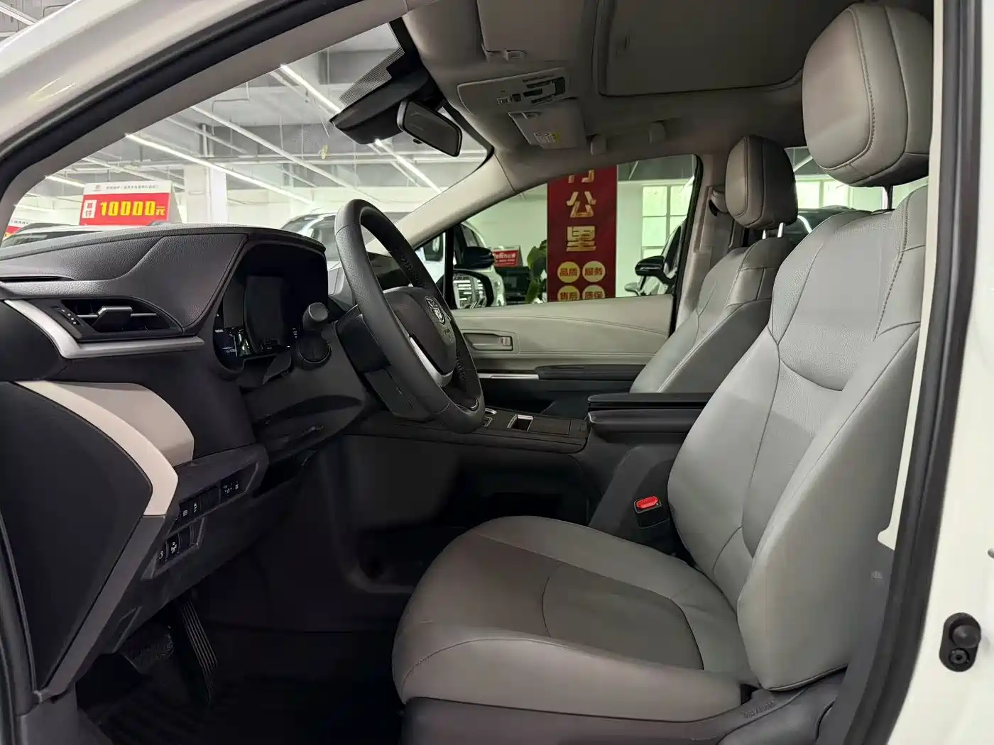 Фото 5 - Toyota Granvia