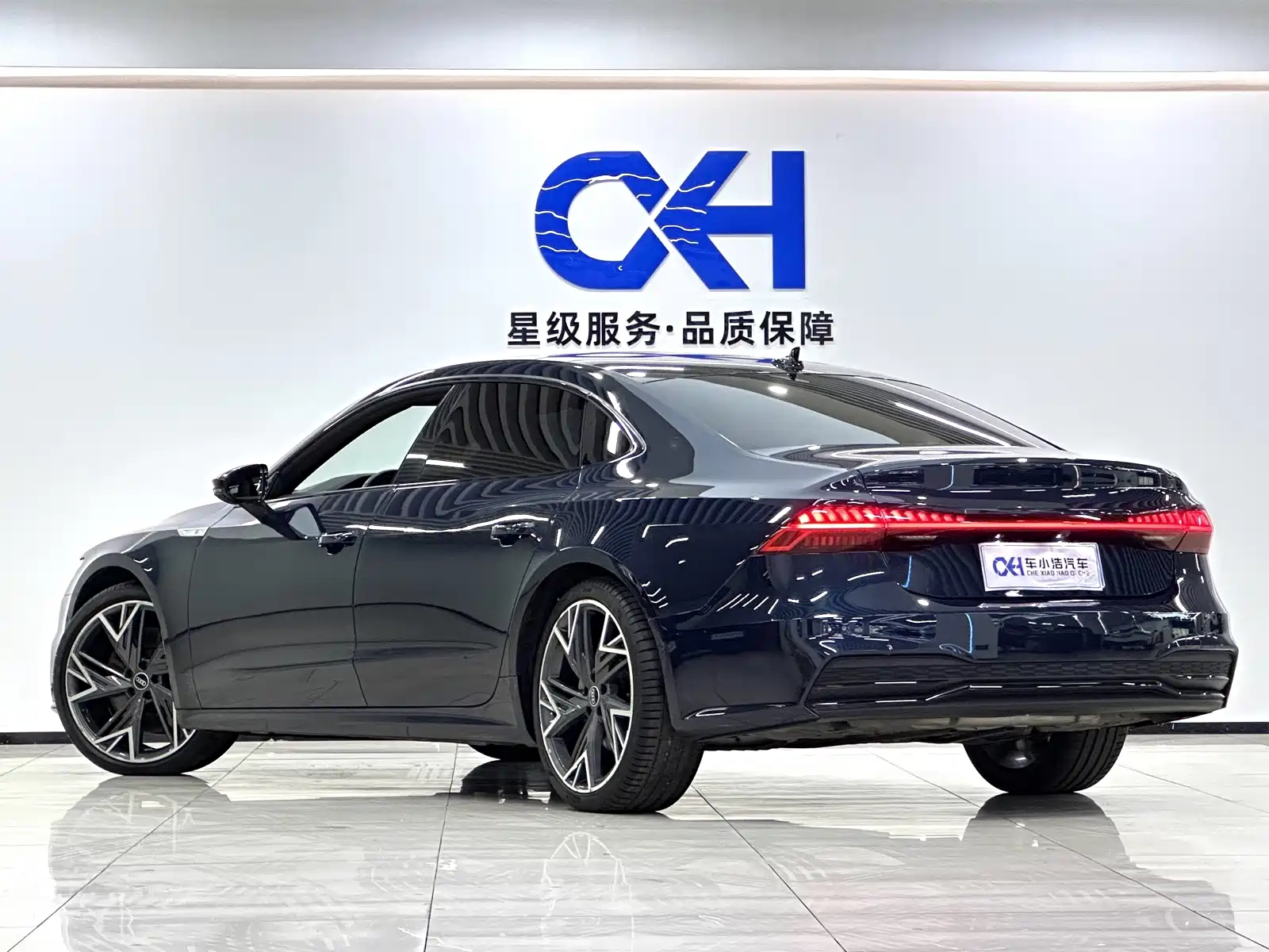 Фото 17 - Audi A7L