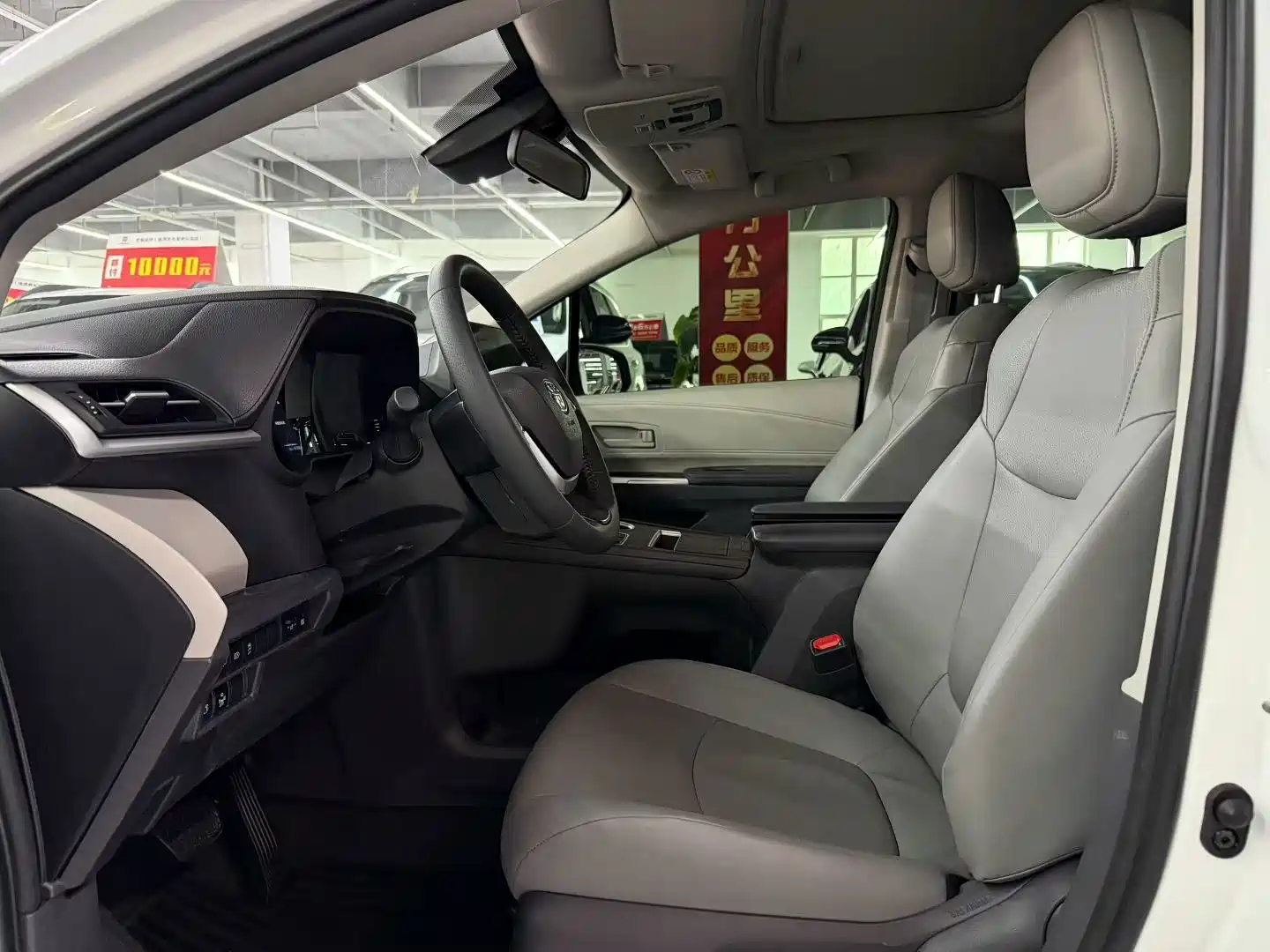 Фото 5 - Toyota Granvia