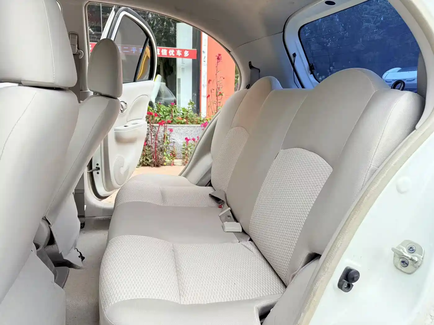 Nissan March 2013 2010 1.5L Automatic Easy Shine Edition