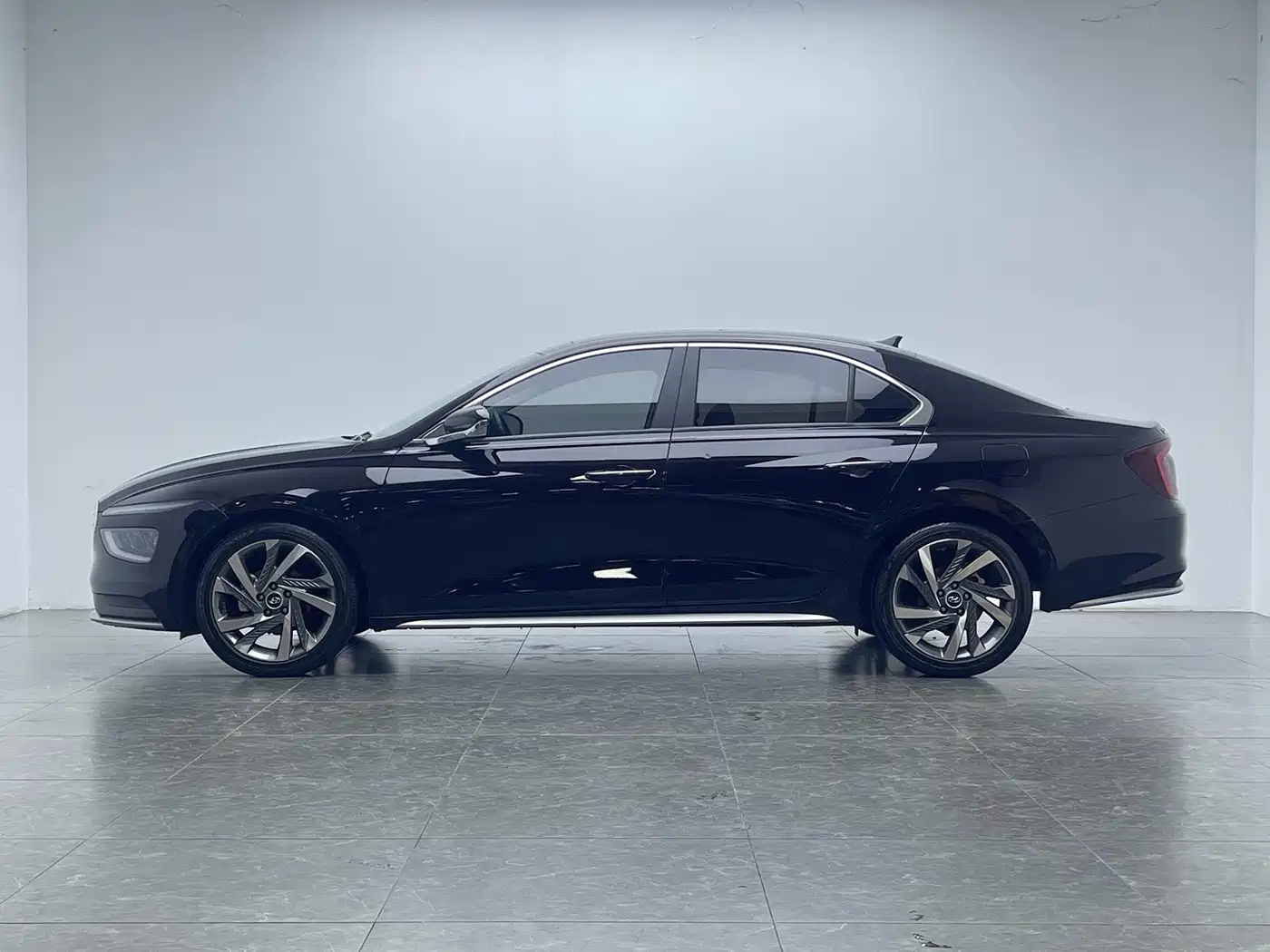 Hyundai Mistra 2021 2021 1.8L CVT LUX Premium