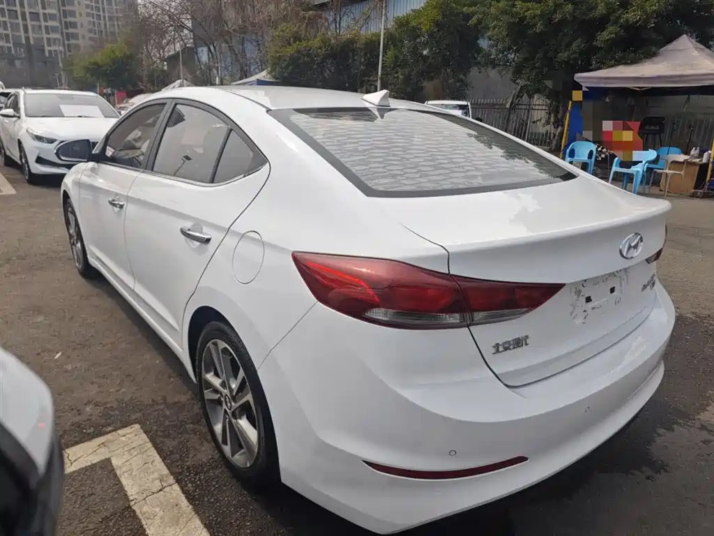 Hyundai Elantra 2016 1.6L Auto Smart·Youth Edition фото 23