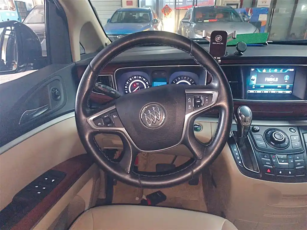 Buick GL8 2018 28T Luxury Model China VI фото 3