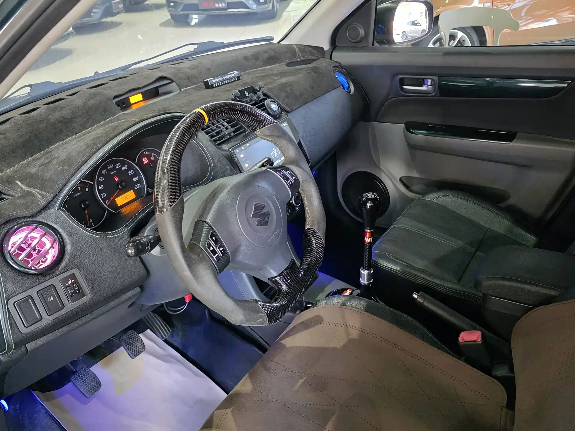 Photo 7 - Suzuki Swift