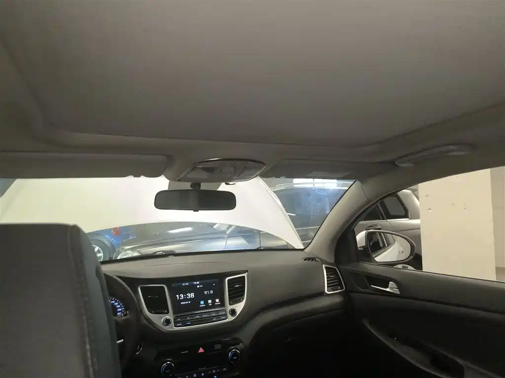 Hyundai Tucson 2018 1.6T DCT 2WD 15th Anniversary Special Edition фото 15