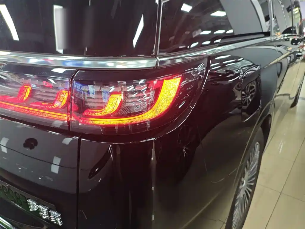 Voyah Auto Voyah Dreamer 2025 PHEV AWD Excellent Kunpeng Edition фото 8
