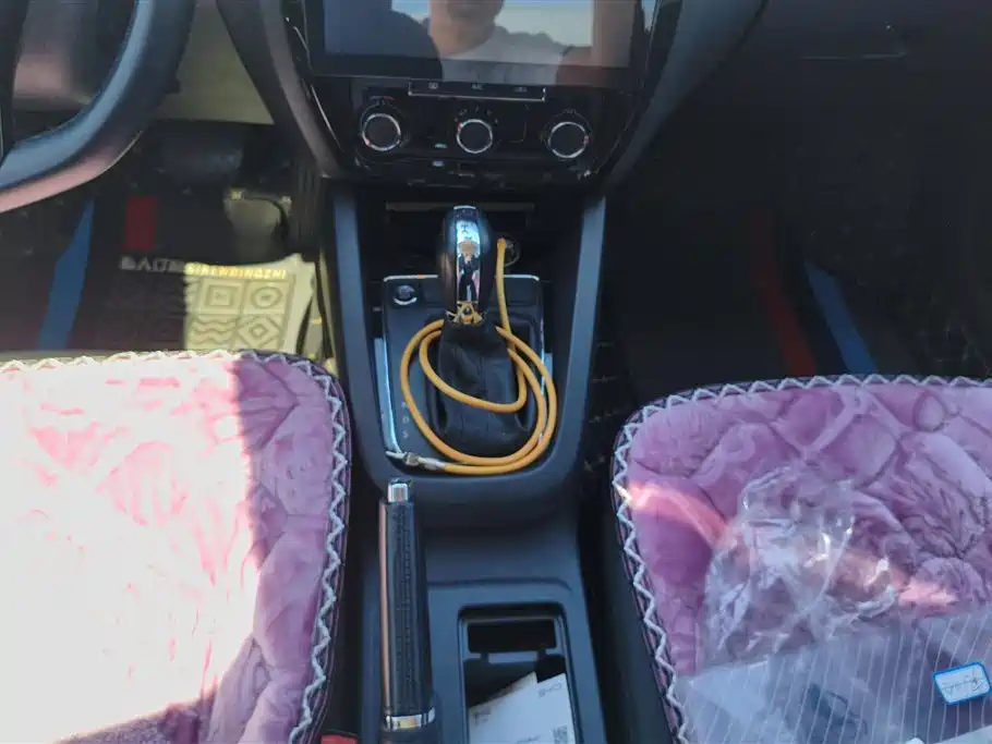 Volkswagen Sagitar 2017 1.6L Automatic Comfort фото 16