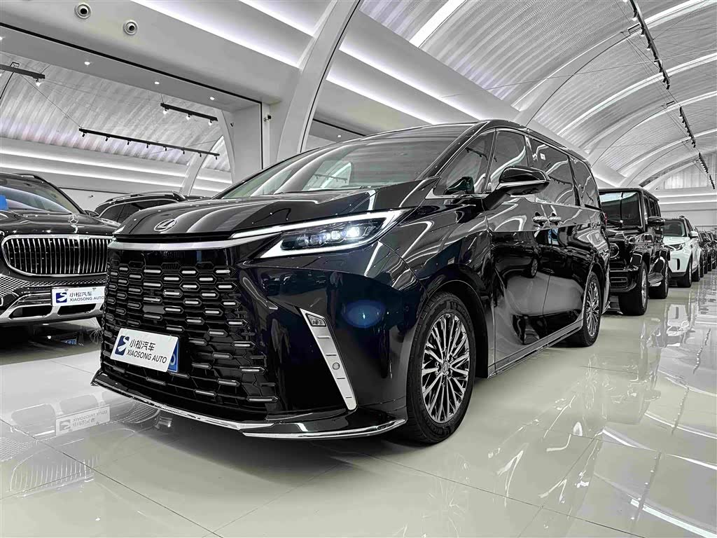 Lexus LM