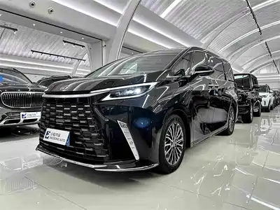 Lexus LM