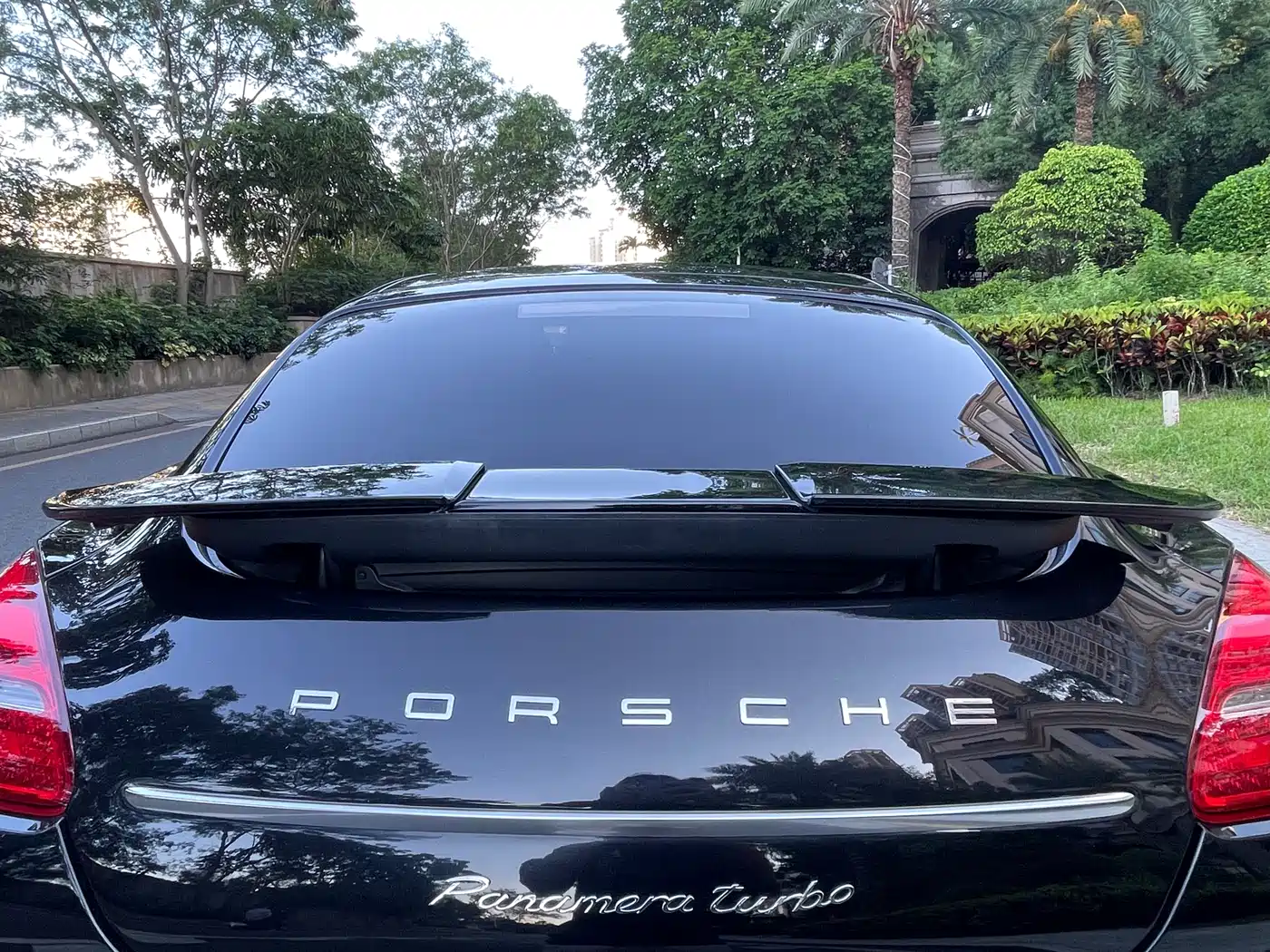 Porsche Panamera 2010 Porsche Panamera Turbo 4.8T фото 14