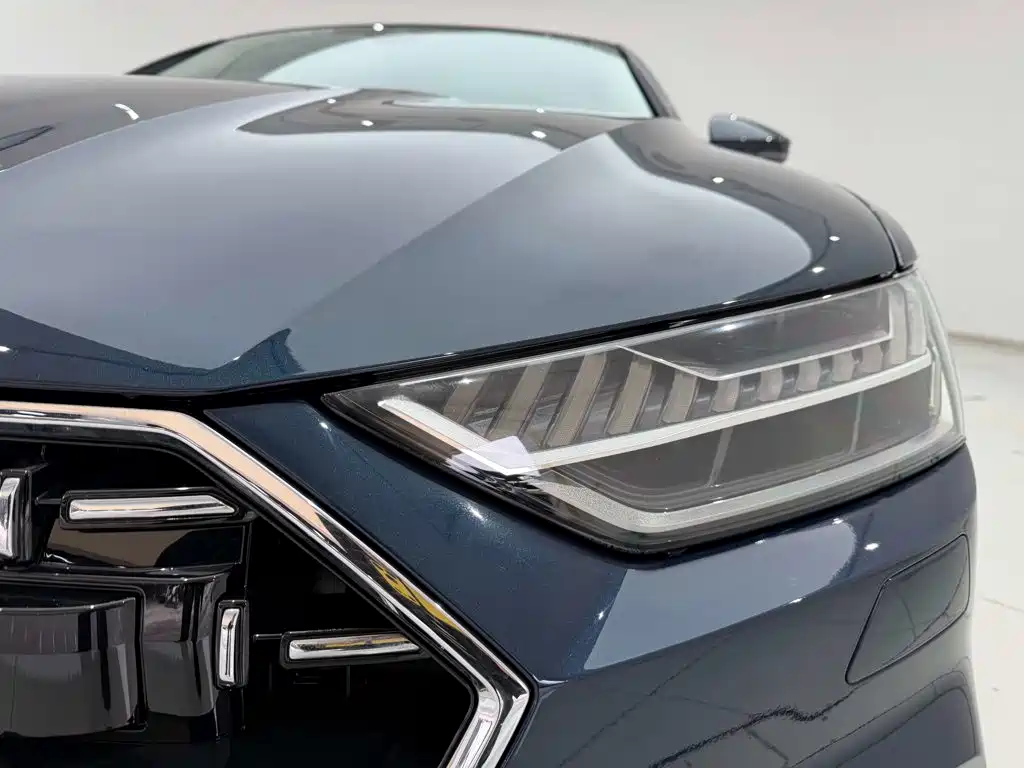 Фото 9 - Audi A7L